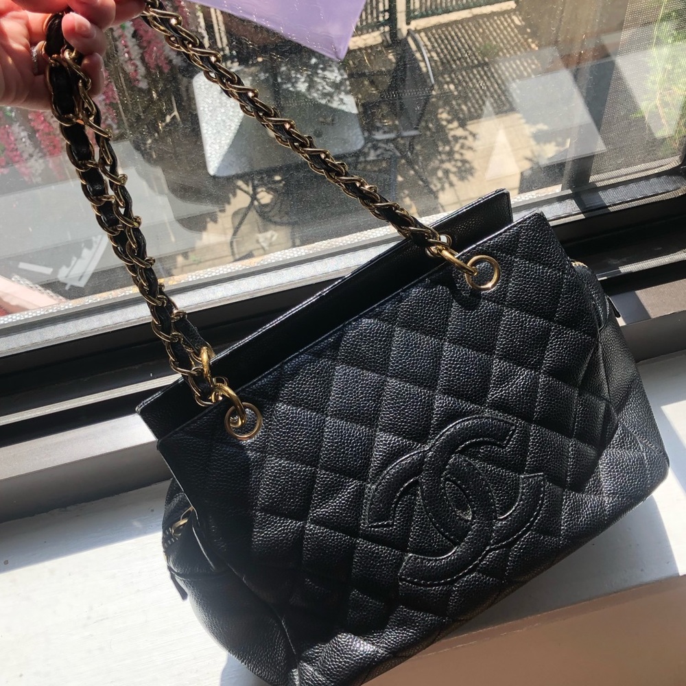 CHANEL Black Quilted Leather Bag - Picture 2 of 15